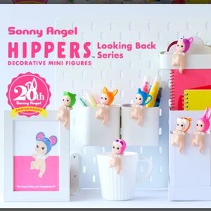 Sonny Angel HIPPERS Looking Back Series crocodile